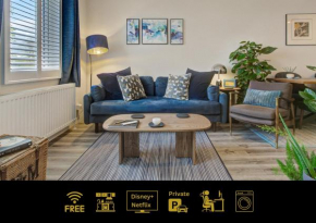 Stylish, business traveller friendly apartment, with free parking and Netflix